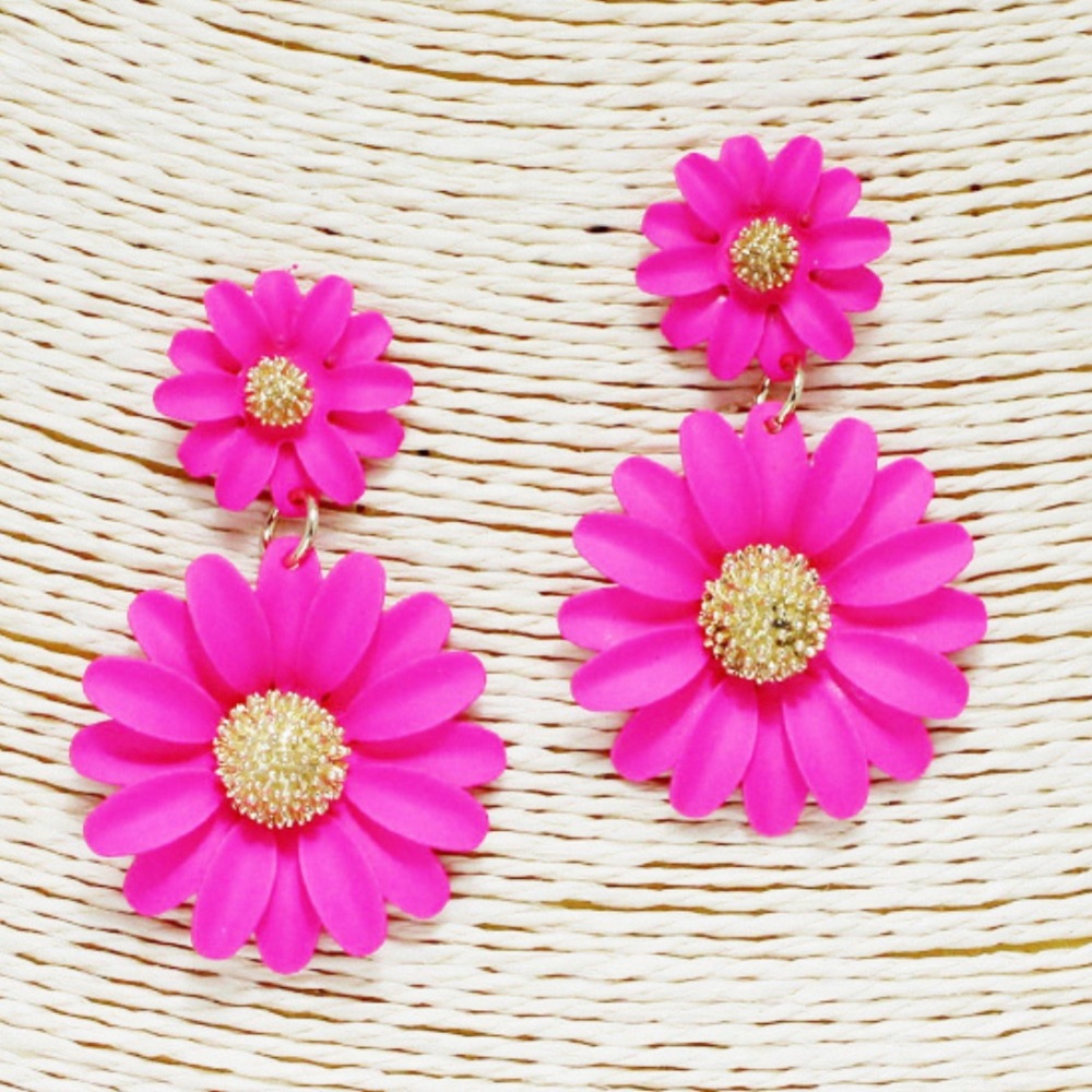 Daisy Duo Flower Earrings: Gold - Picture 5 of 8